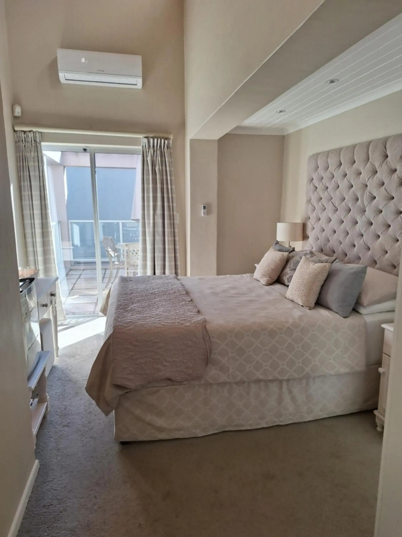 Russells On The Port