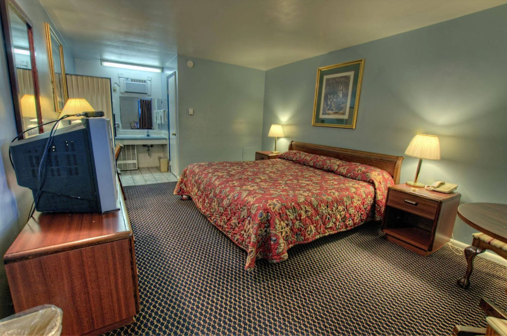 Budget Host Three Crowns Motor Lodge