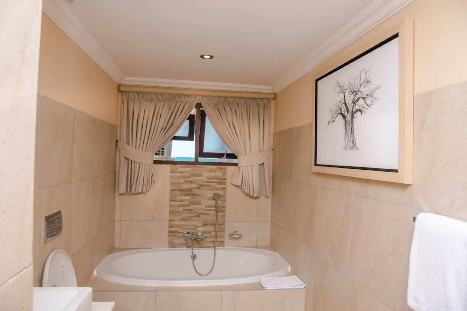 Отель Sunbird Livingstonia Beach