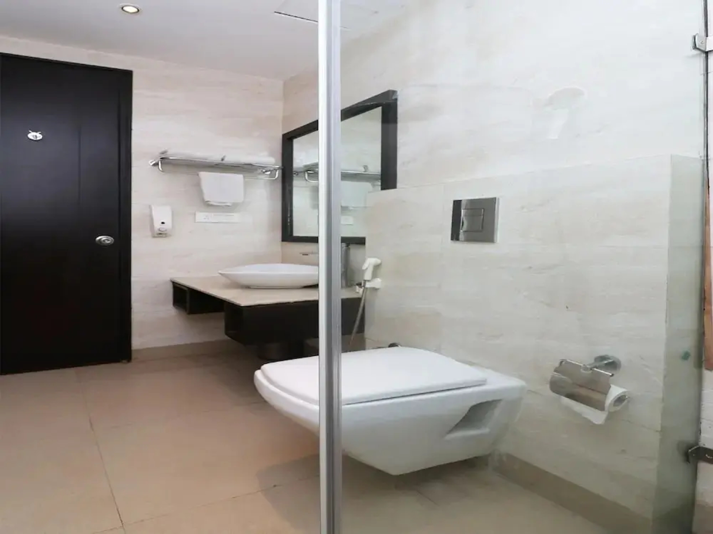 Joy Inn & Suites by OYO Rooms