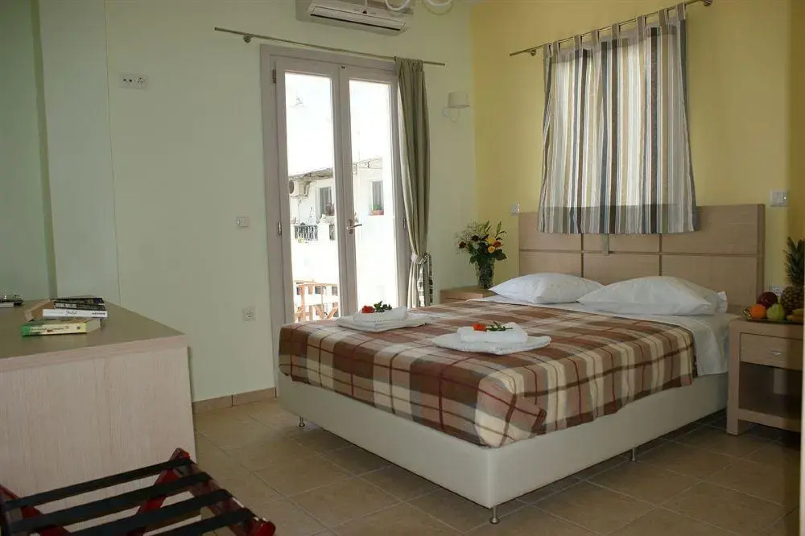 Jason Studios & Apartments