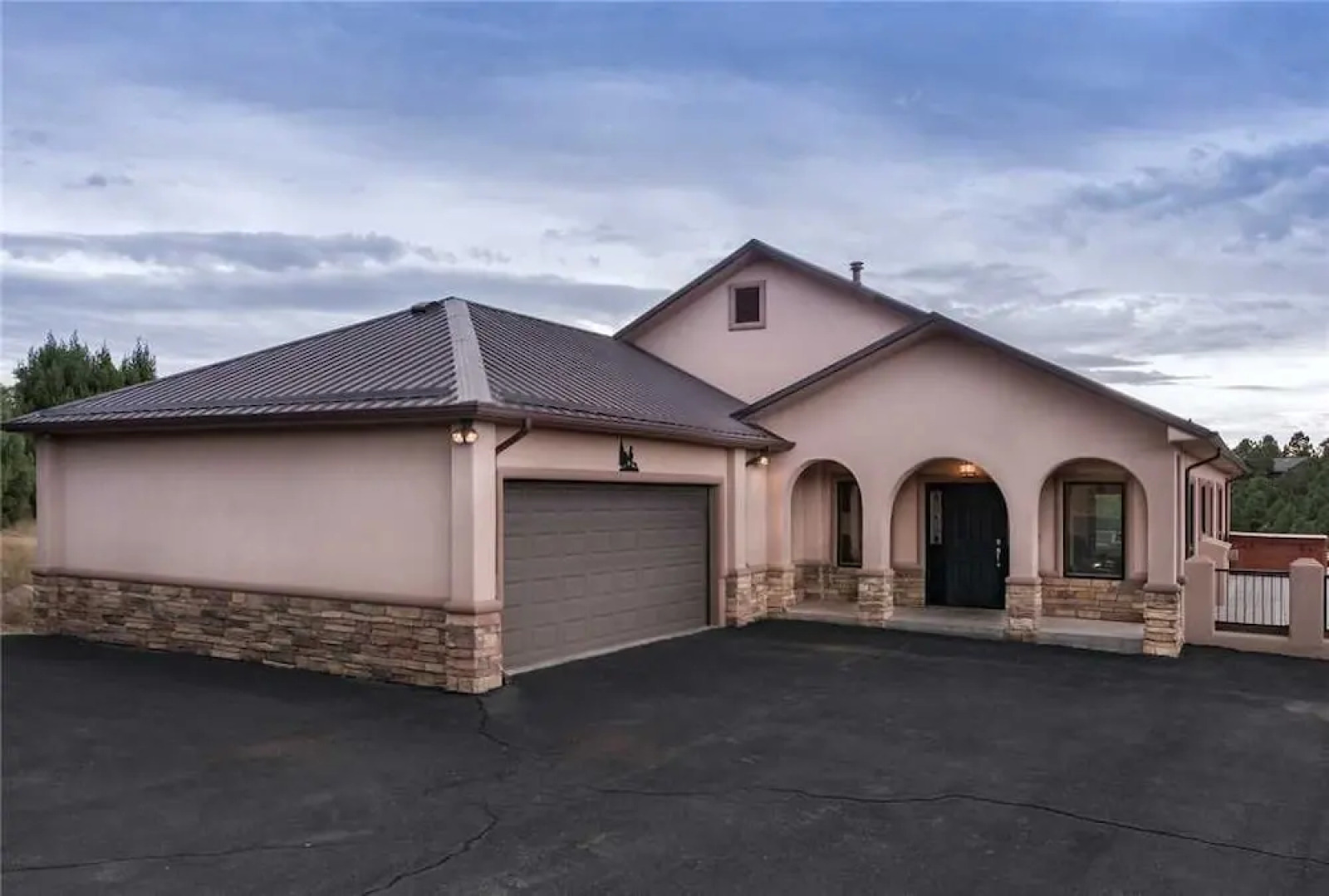 Mountain Views - Three Bedroom Cabin with Hot Tub