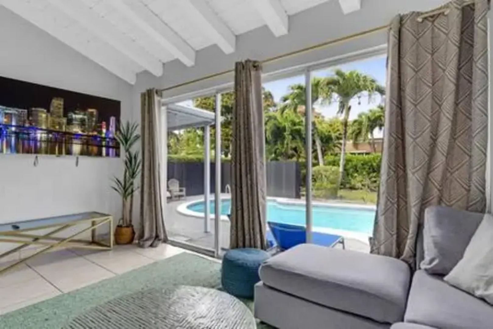 437 NE 107th Pool Hot Tub Patio 5 Bedrooms 3 Baths Parking