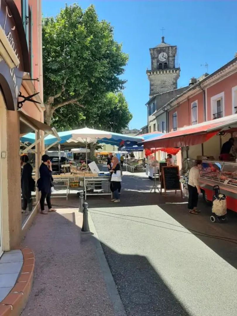 MAISON 100 M2, Terrasse 25 m2, Clim, 3 chbs avec tv, parking
