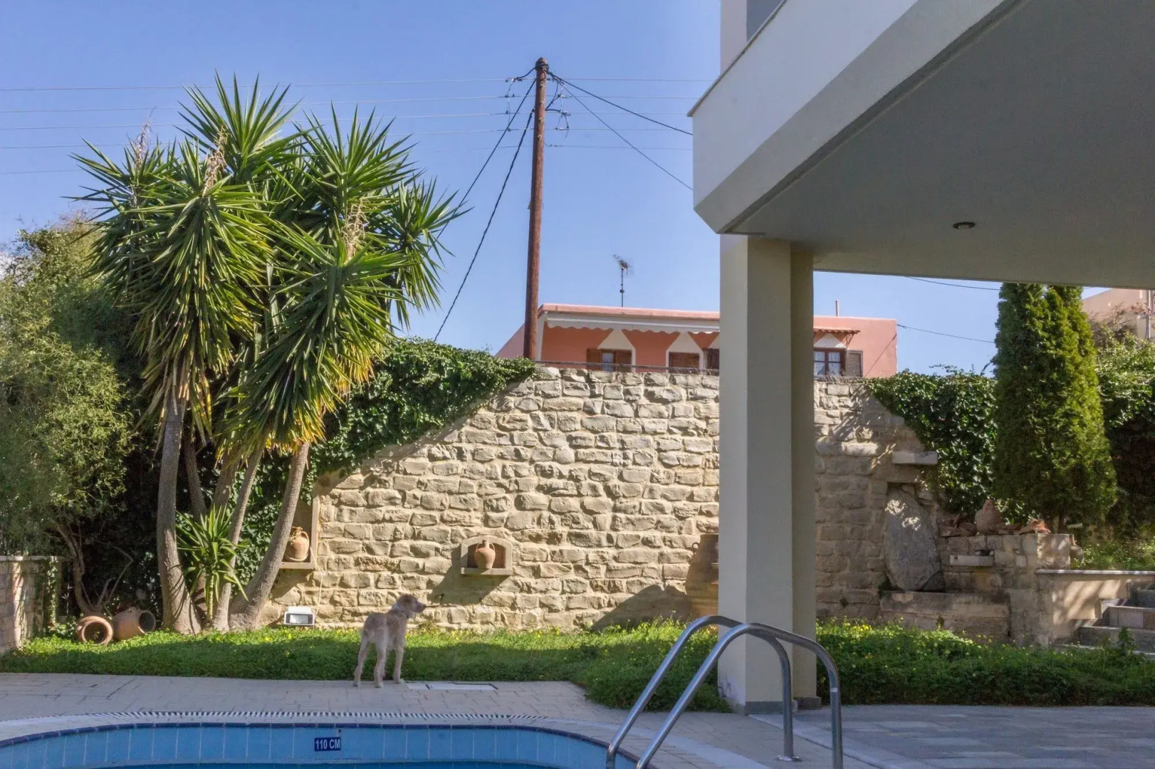 Dim Art Traditional Villa
