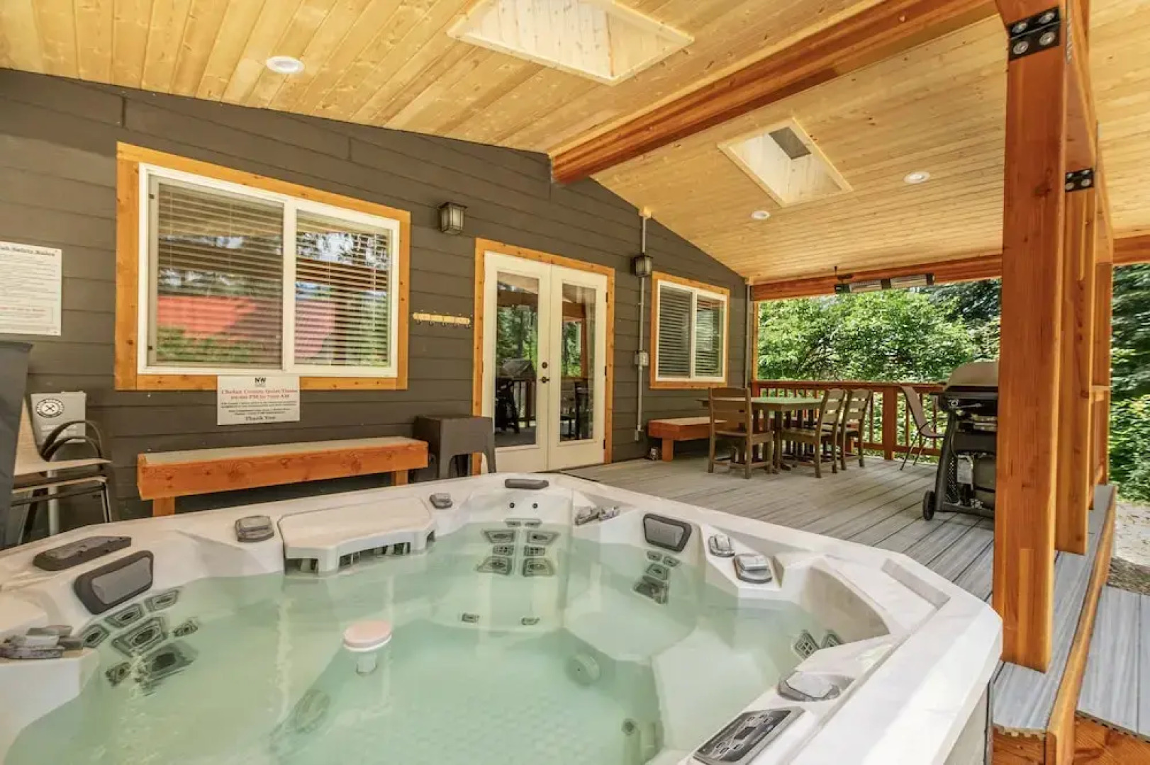 Compass Cabin 2 Bedroom Homeby NW Comfy Cabins by RedAwning