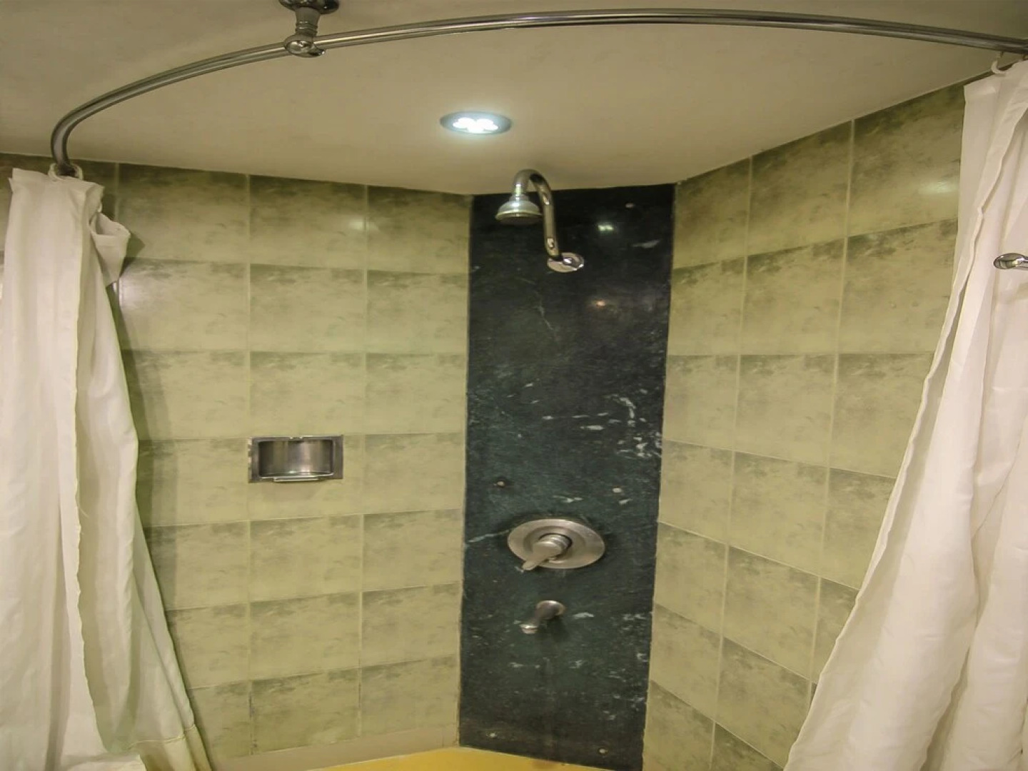 OYO 8771 Hotel Allahabad Regency