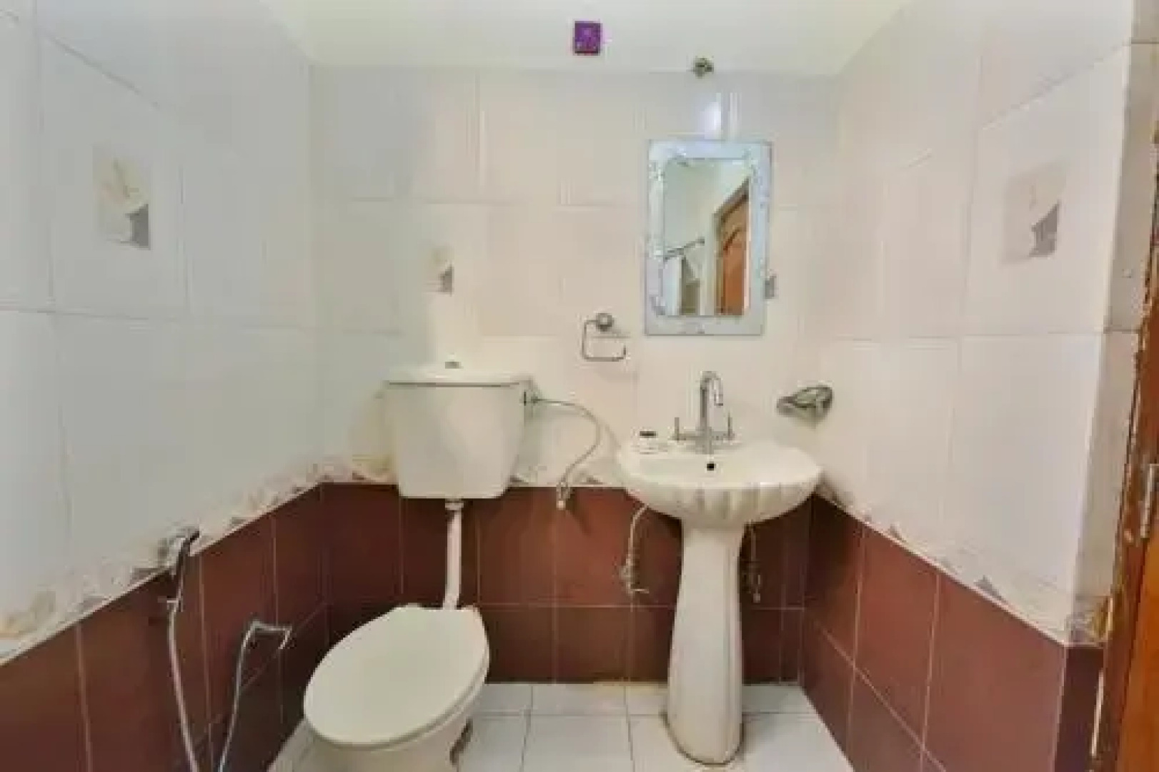 Hotel City Heart  By OYO Rooms