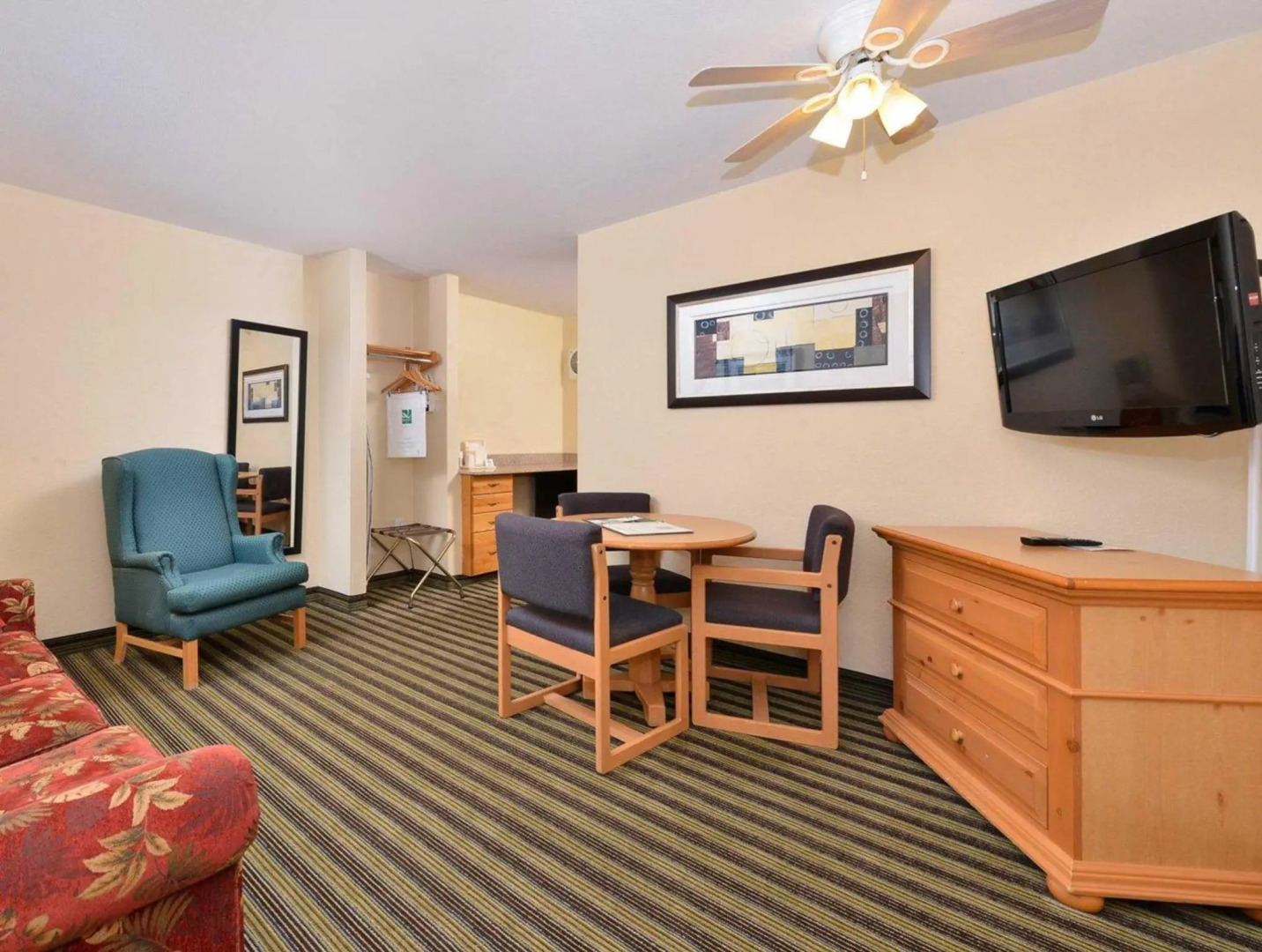 American Inn and Suites