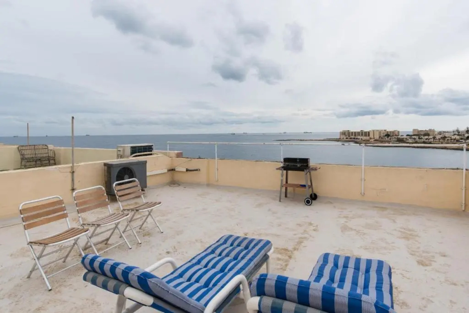 SeaFront Apartment Marsascala