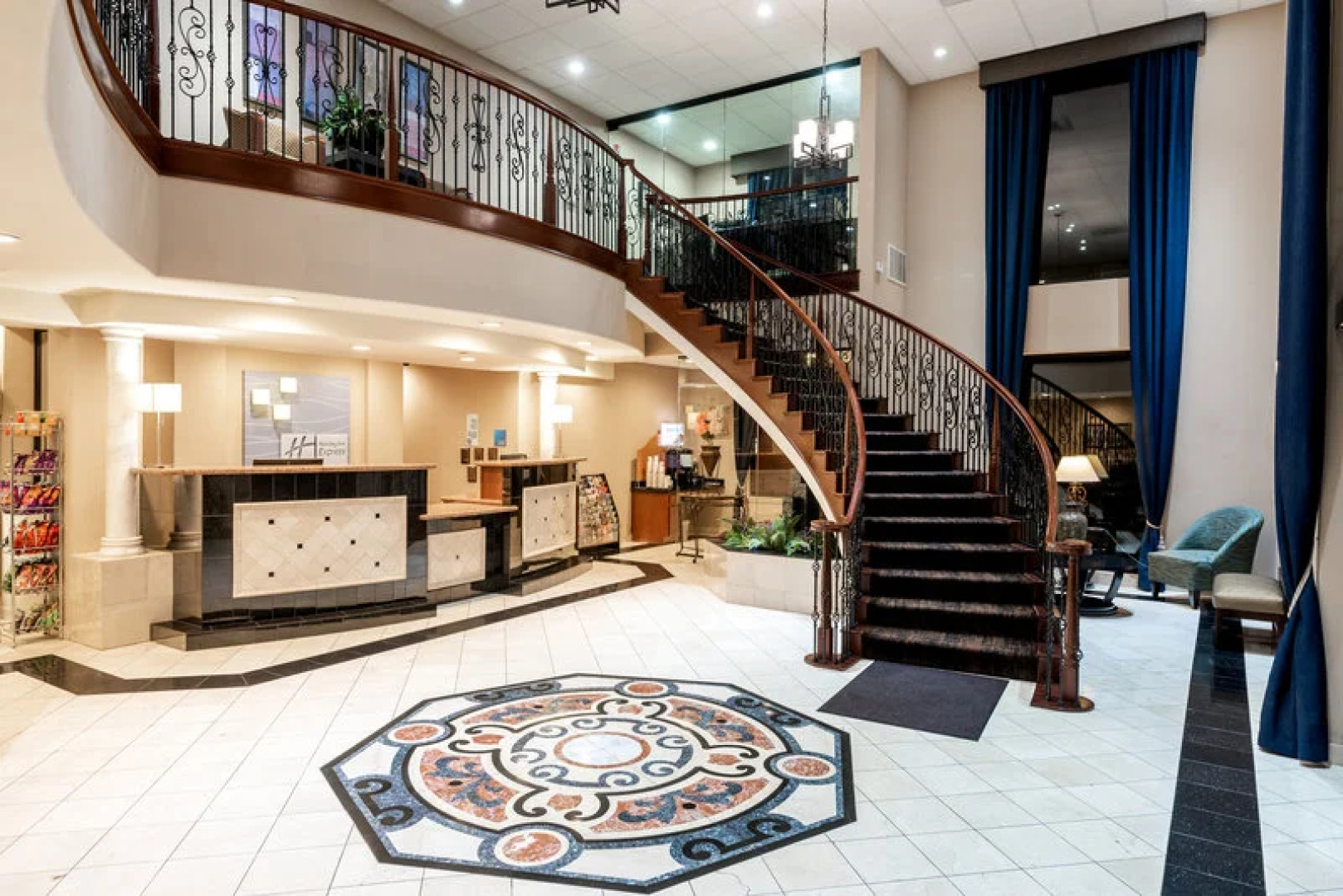 Holiday Inn Express & Suites Lathrop