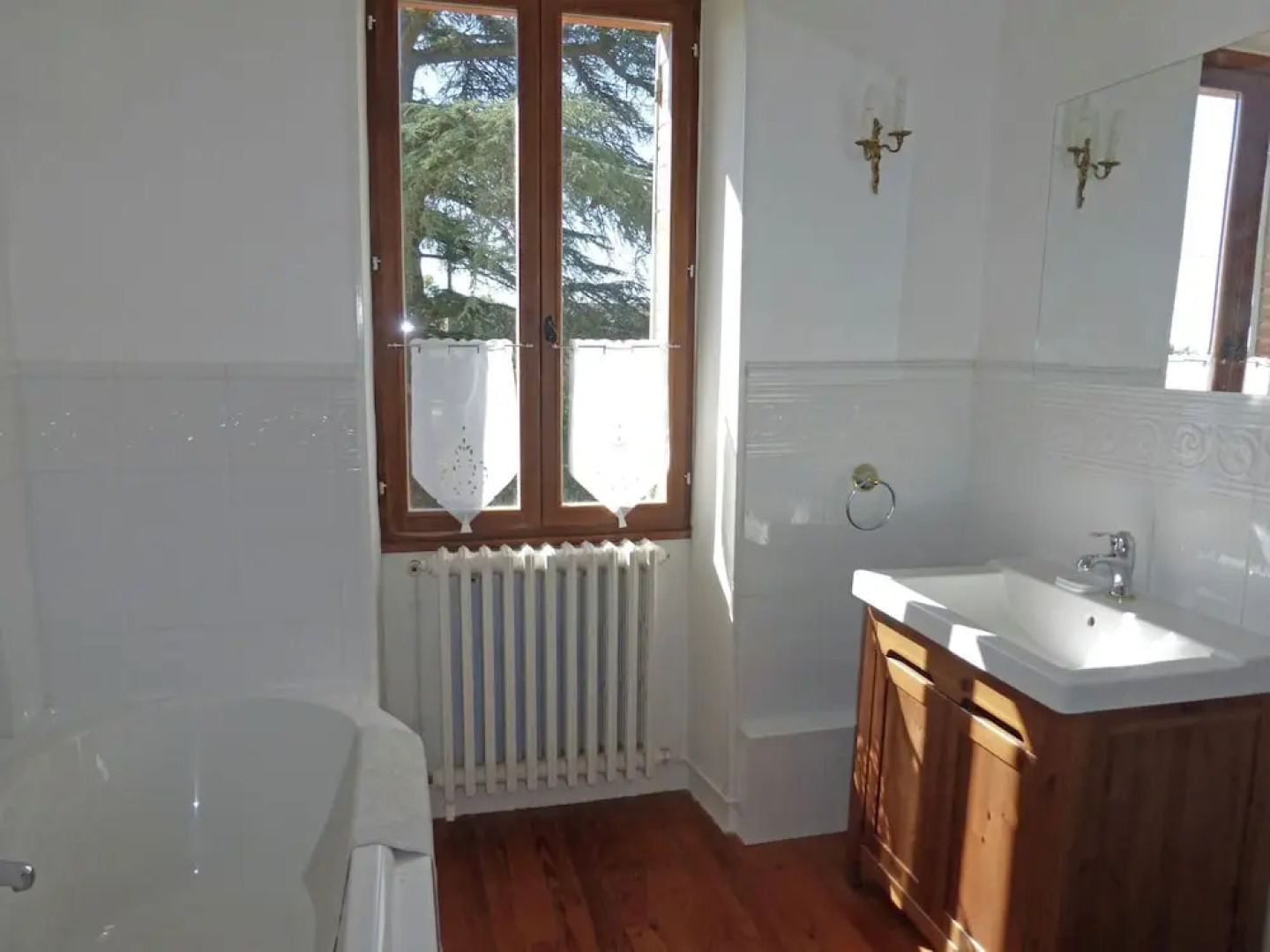 Luxurious Villa in Cazaubon with Swimming Pool