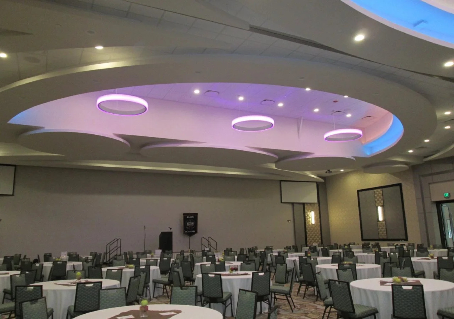 Holiday Inn Express & Suites Chicago West-Roselle by IHG