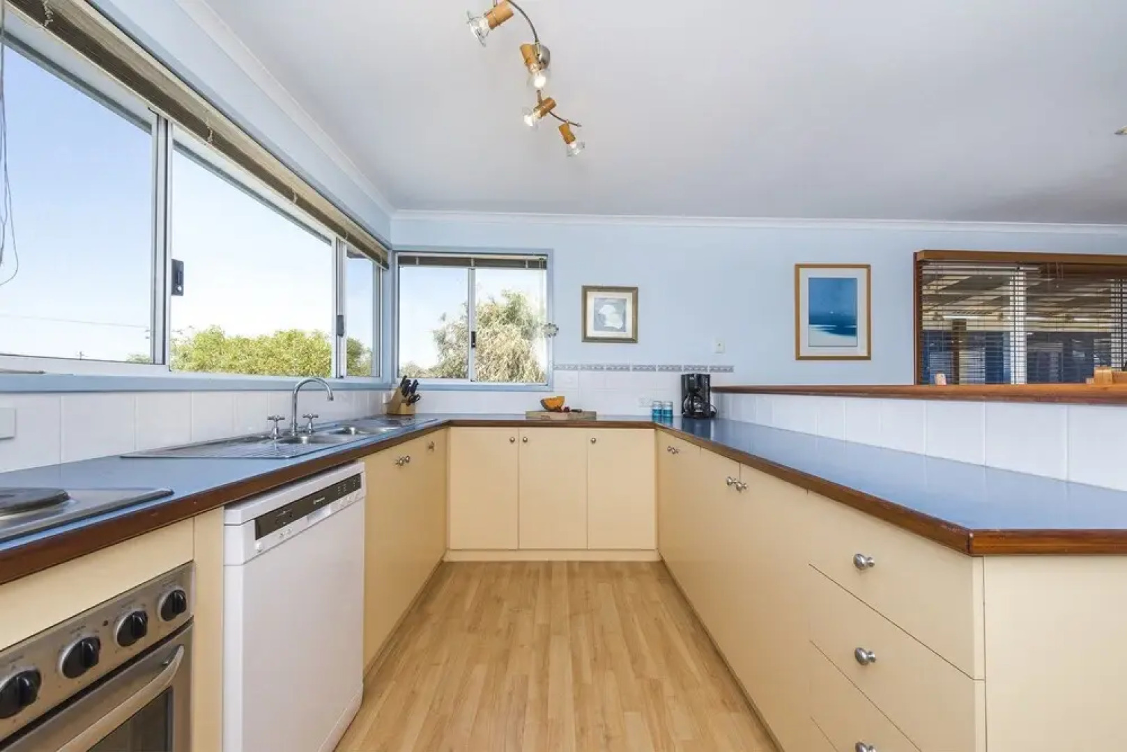 Beach Break - Family Accommodation With Ocean Views