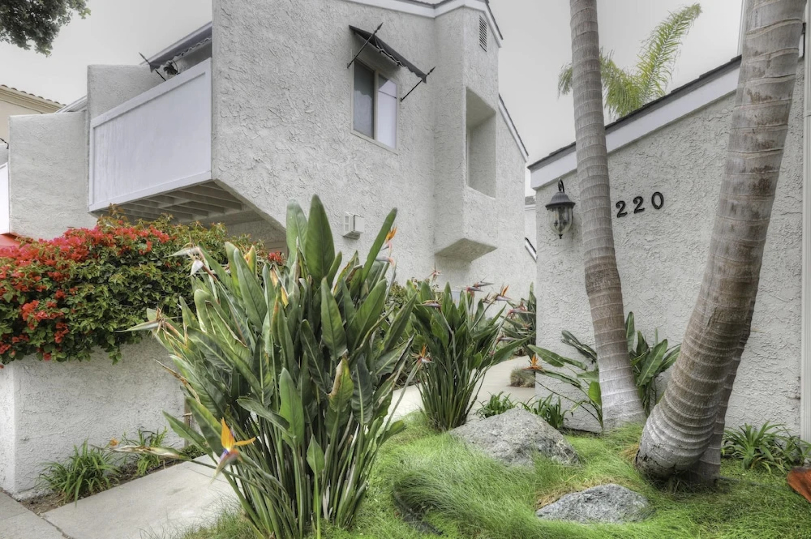 220 #7 Ocean View Ave 2 Bedroom Condo by Redawning