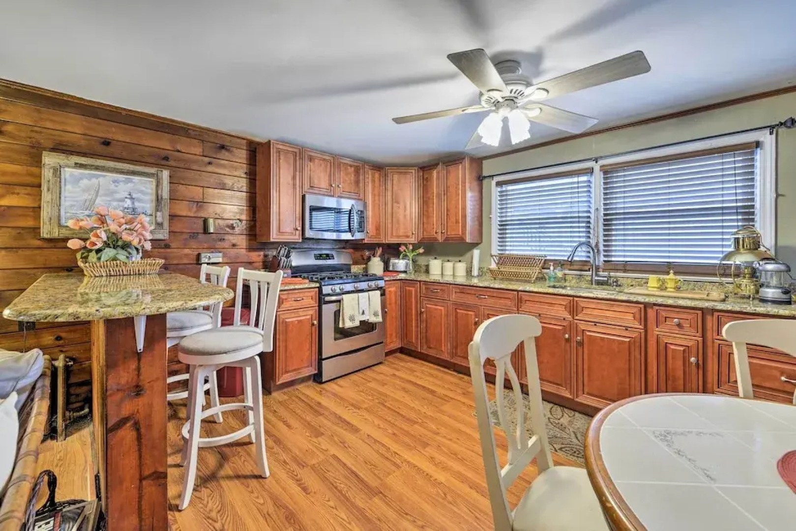 Seaside Park Apt: Outdoor Shower, Walk to Beach!