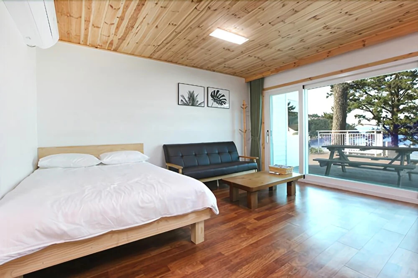 Yeosu Sea Side Pines Pension