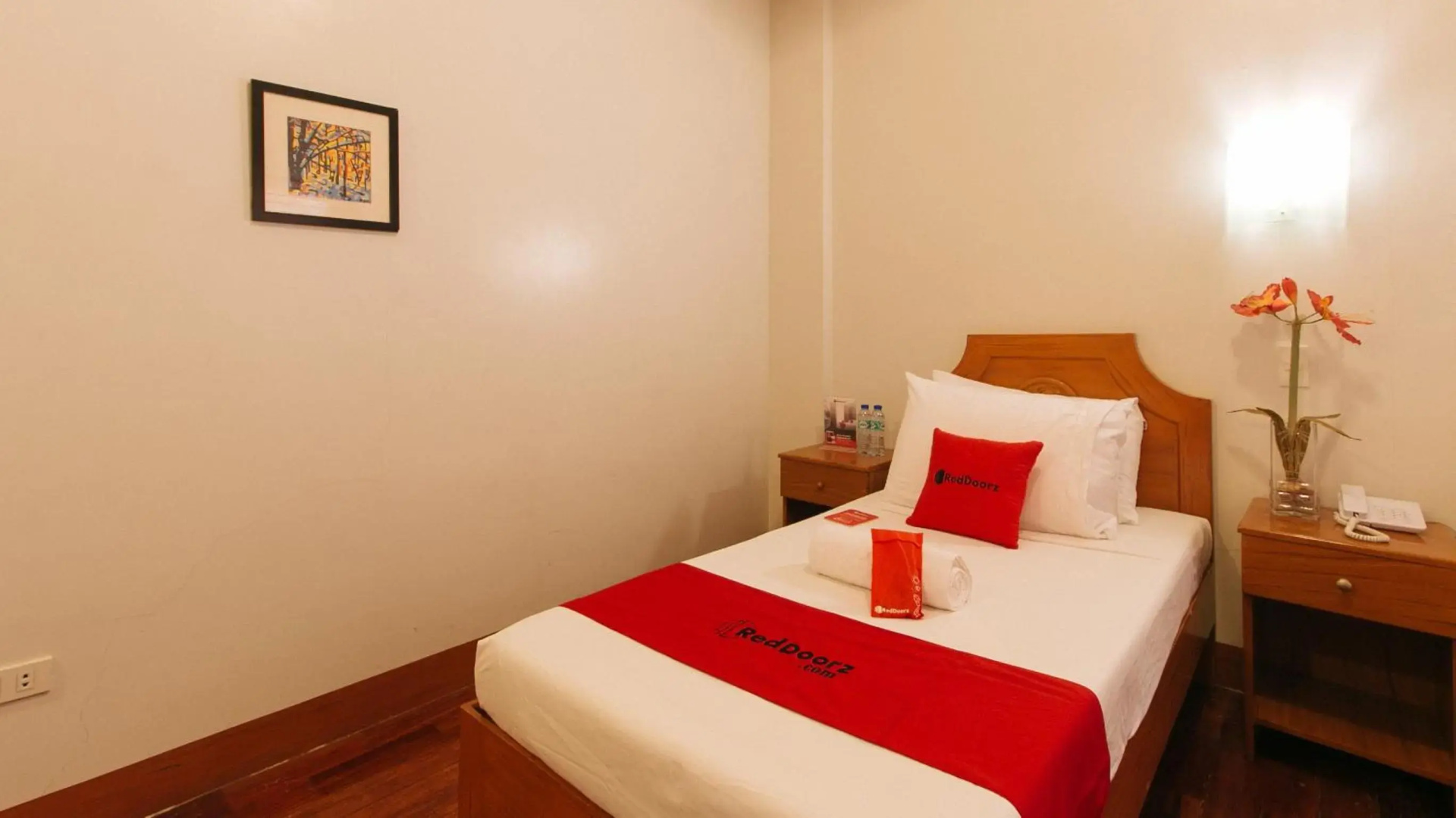 RedDoorz Premium @ Nick Hotel Gerona Tarlac