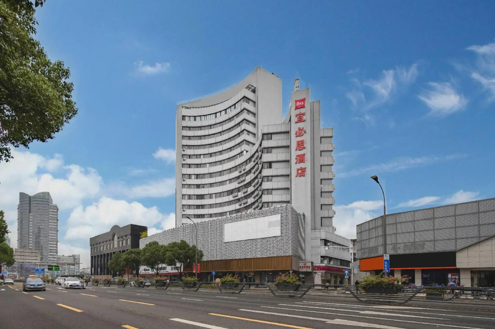 Ibis Ningbo Tianyi Square