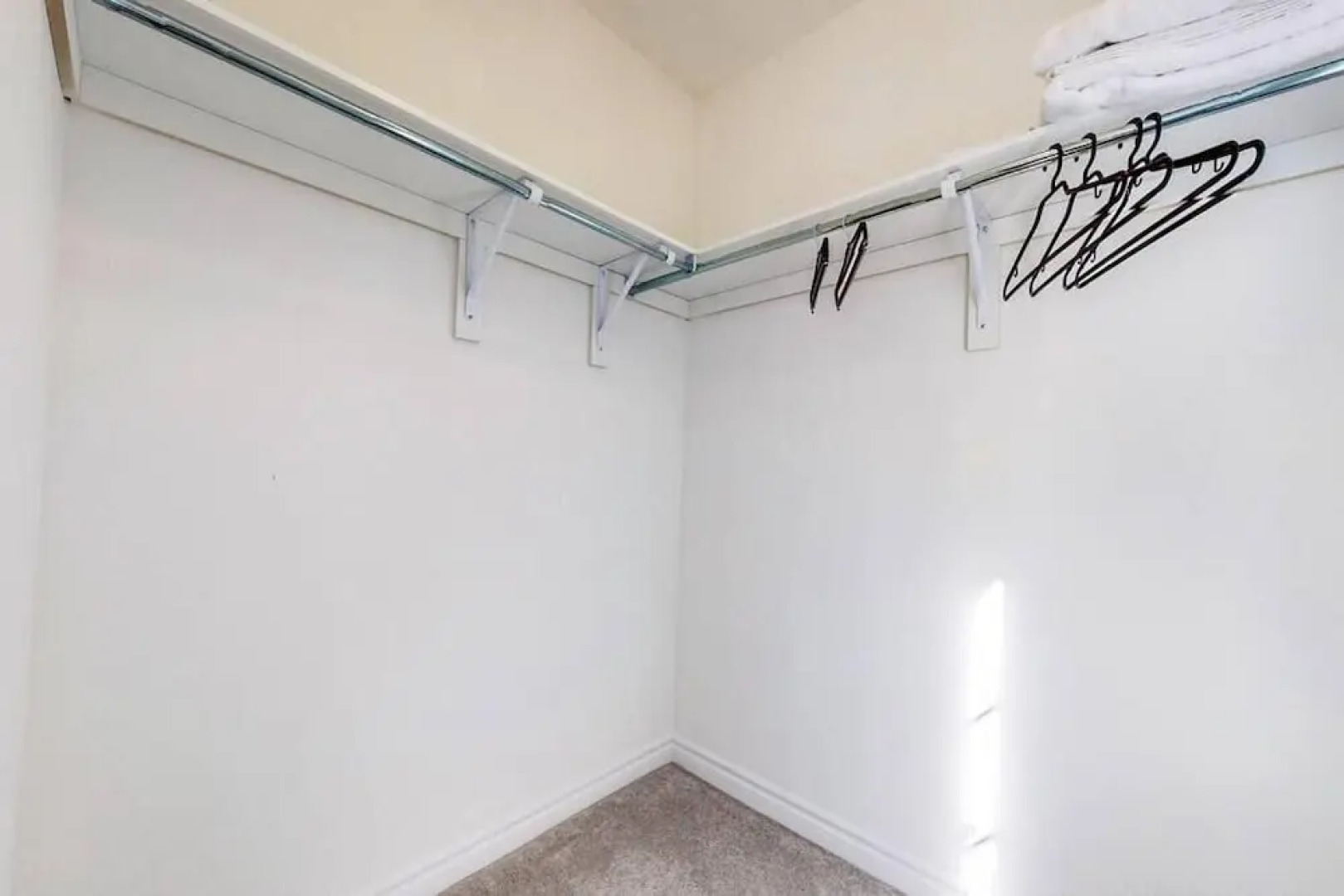 Elegant 3-bedroom House - Bowmanville