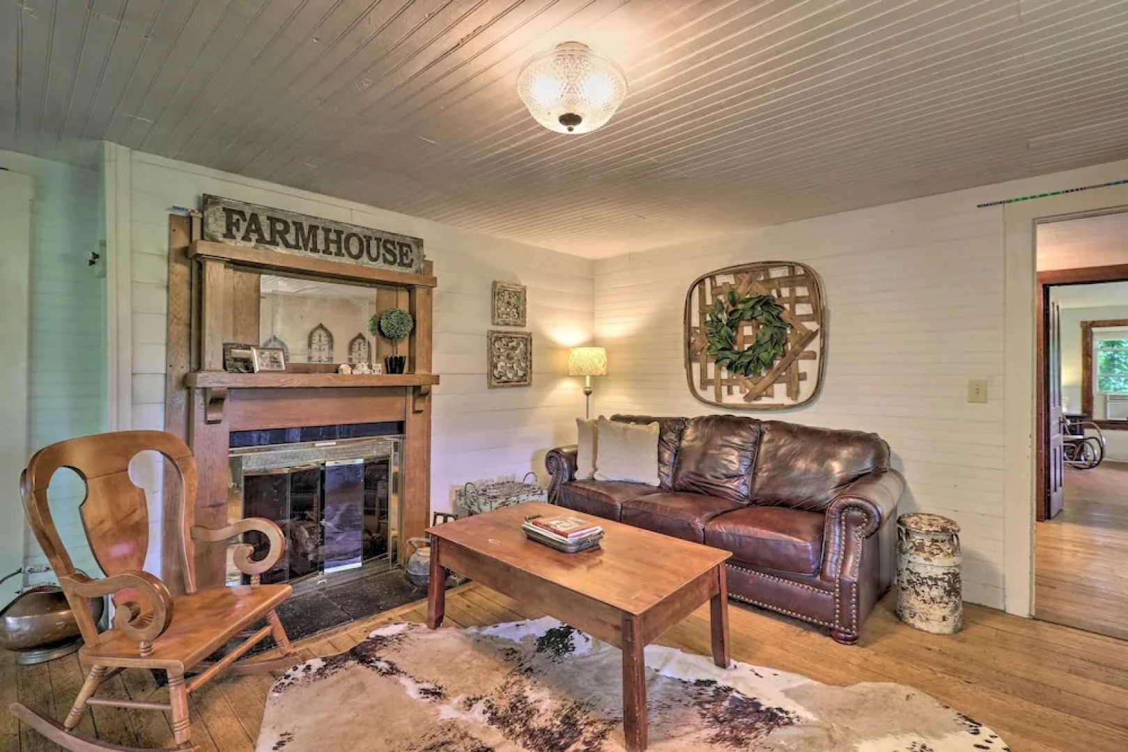 'lil Red Hen' Cottage in the Boone Area w/ Hot Tub