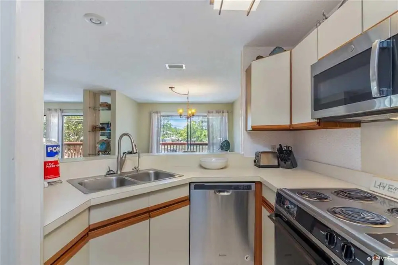 St Thomas Square MOA