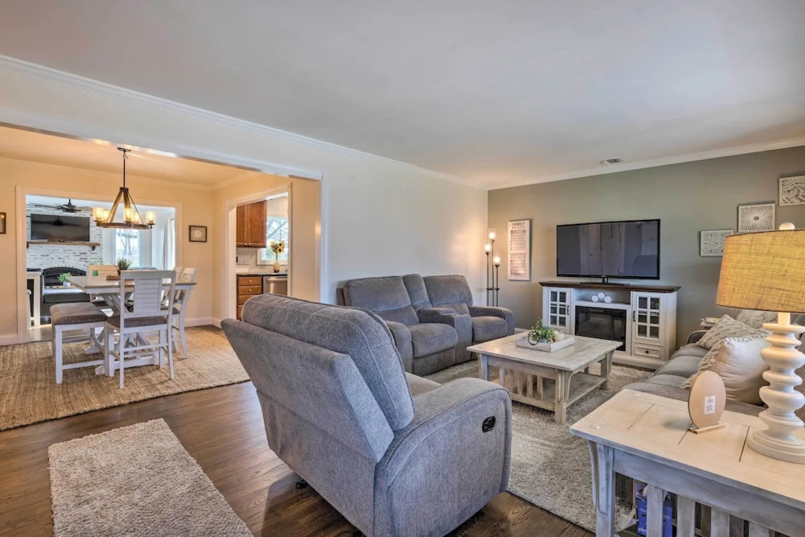 Mattituck Home w/ Fireplaces - Near Wineries