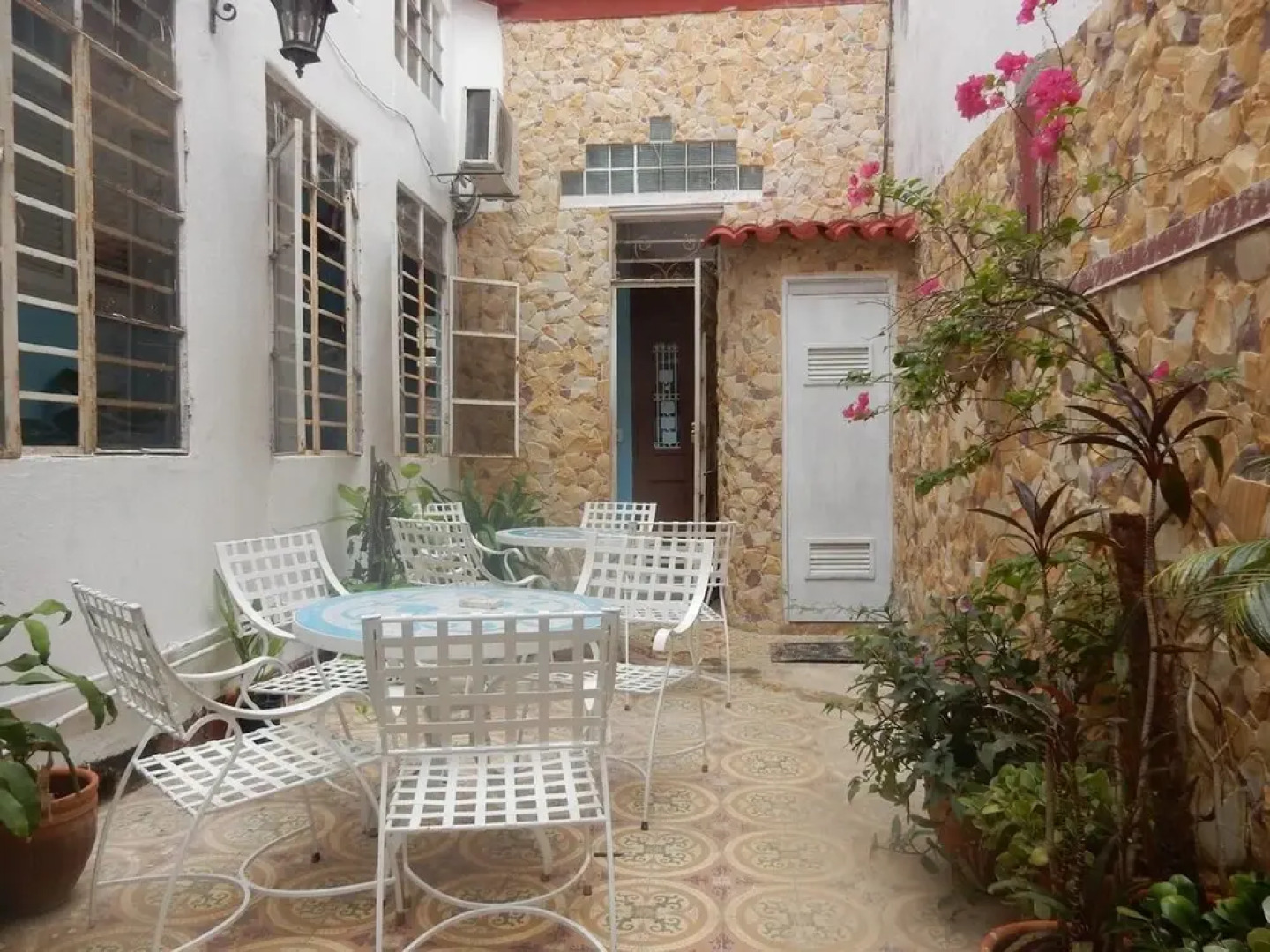 Casa Colonial Abogados Leonardo y Angela