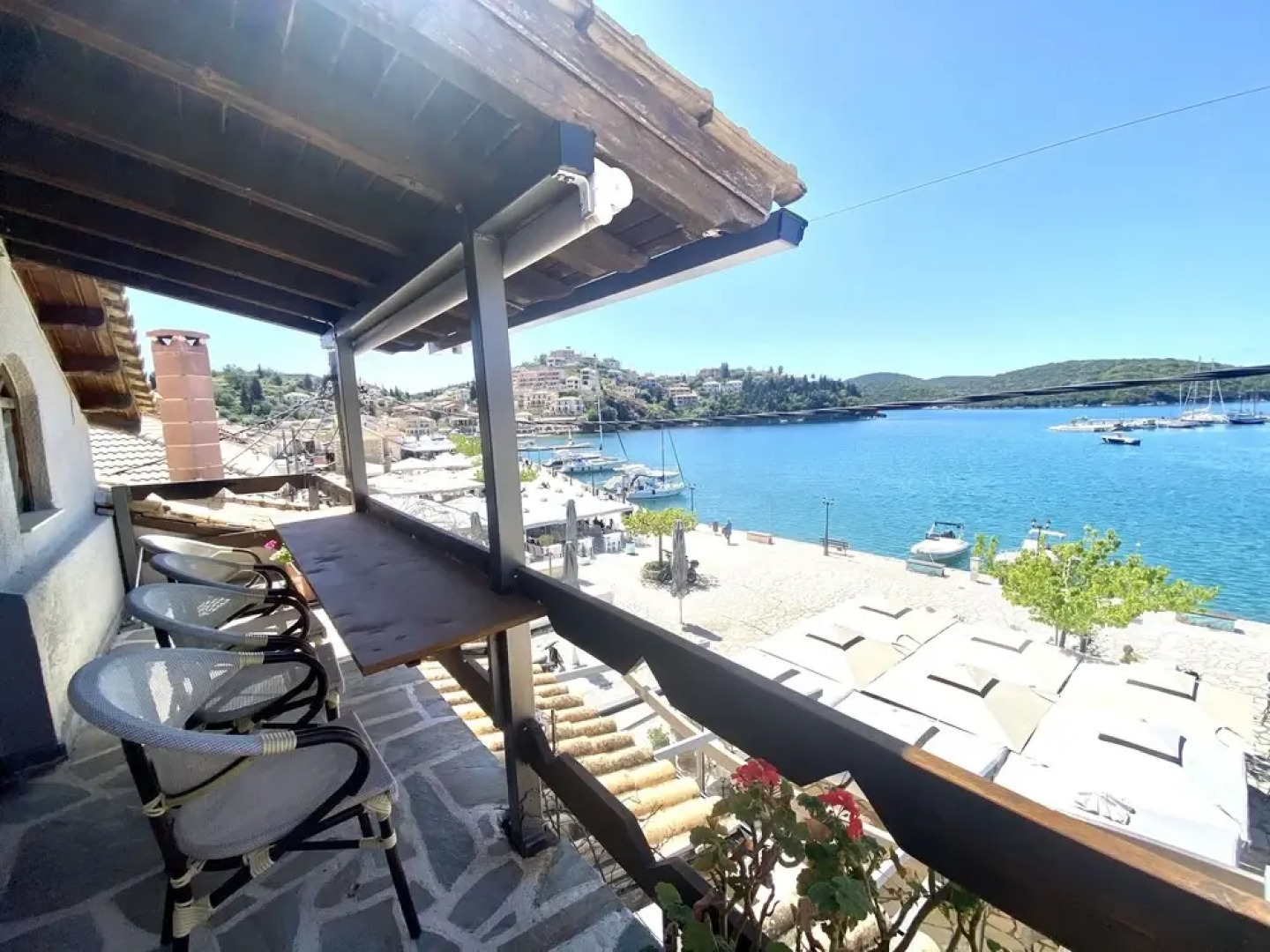 Sybota Seaside Retreat - Chique Marina Loft