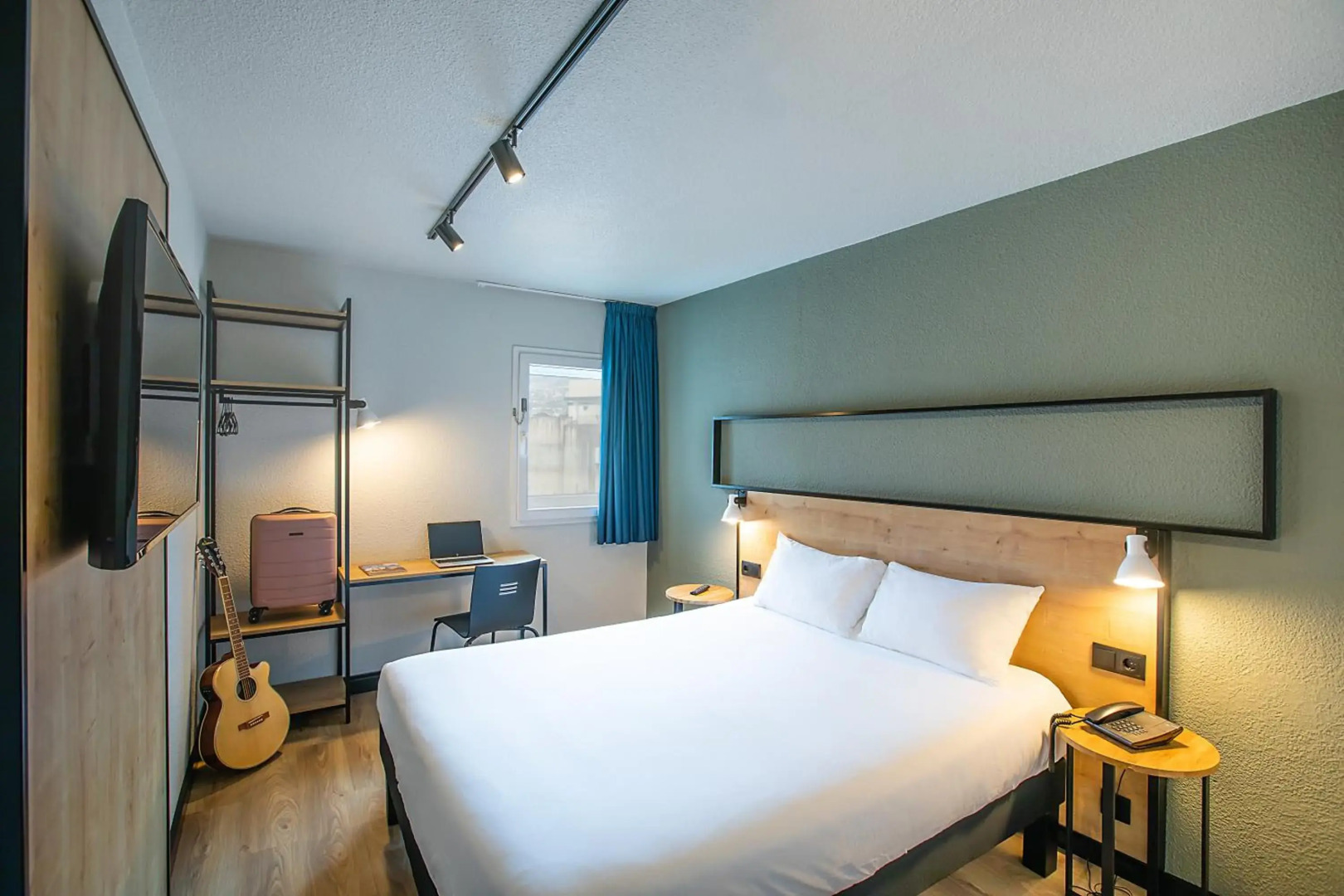 Ibis Guimaraes