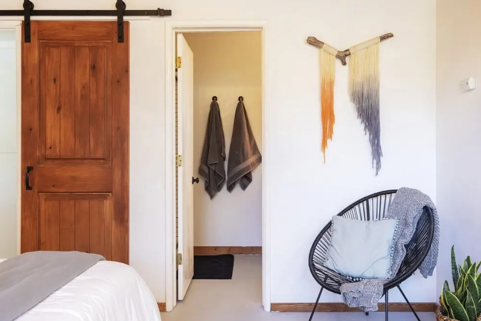 Splash House W/ Private Pool & Fire Pit Dogs Welcome Free 3 Bedroom Home by RedAwning