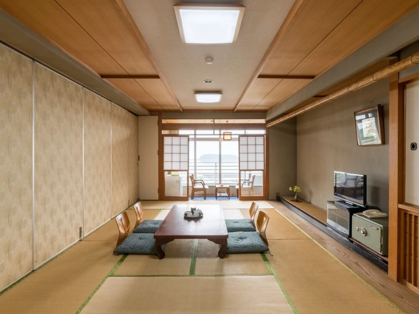 Tabist Marutora Bekkan Nishio Kira