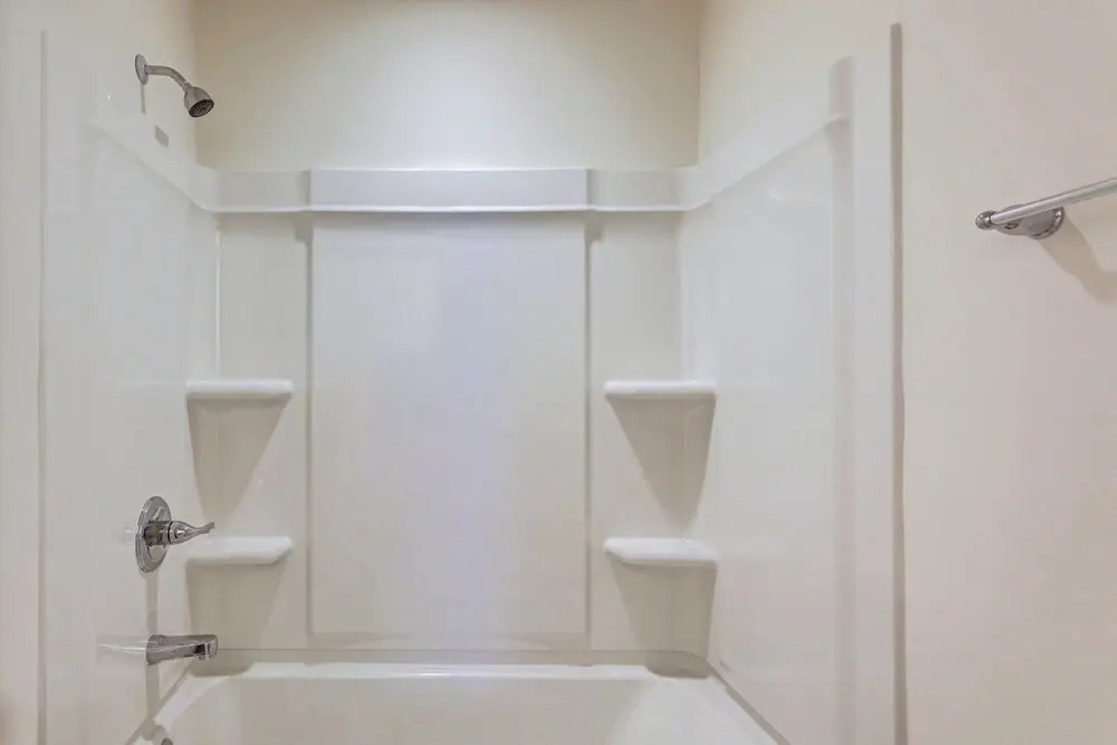 Pet-friendly Ladson Home: 23 Mi to Charleston!