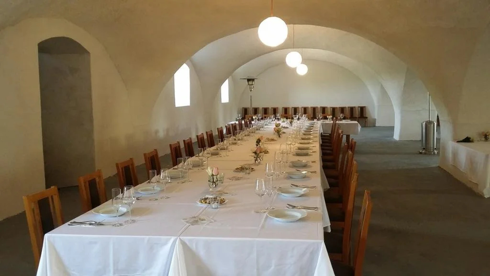 Zámecký Dvůr Černousy