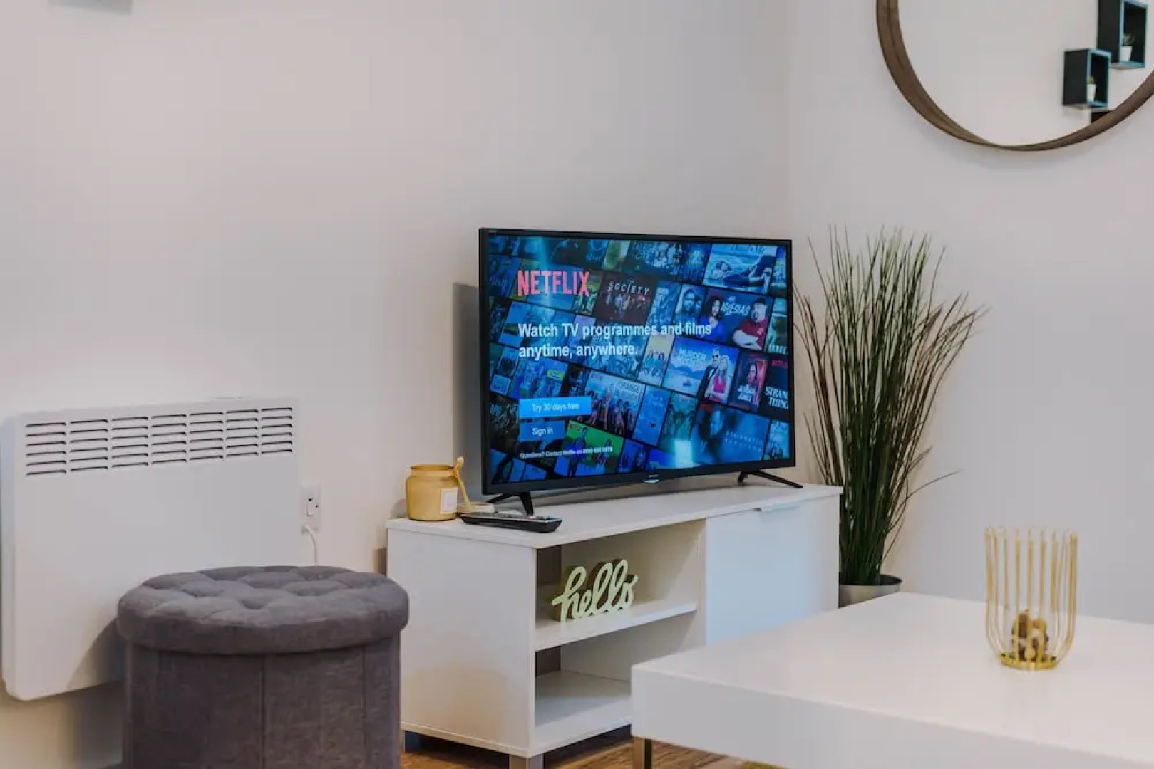 Contemporary 1 Bed Apartment Media City