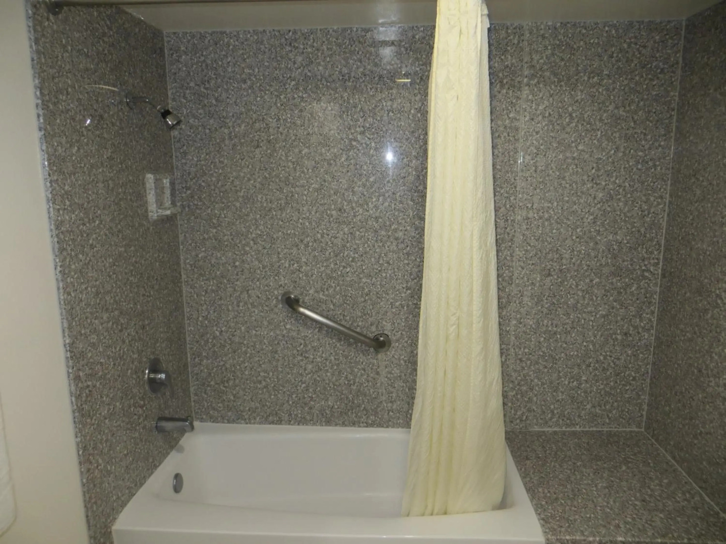 Riverside Inn & Suites