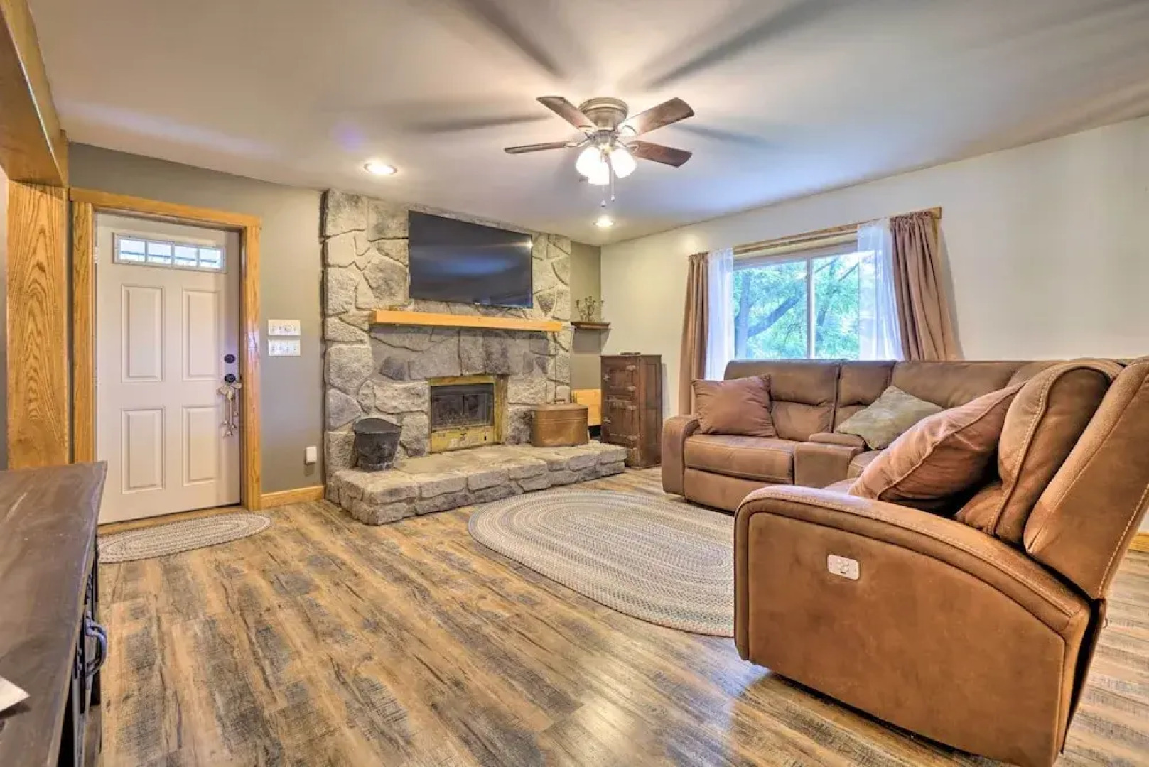 Updated Buckeye Lake Retreat w/ Game Room!