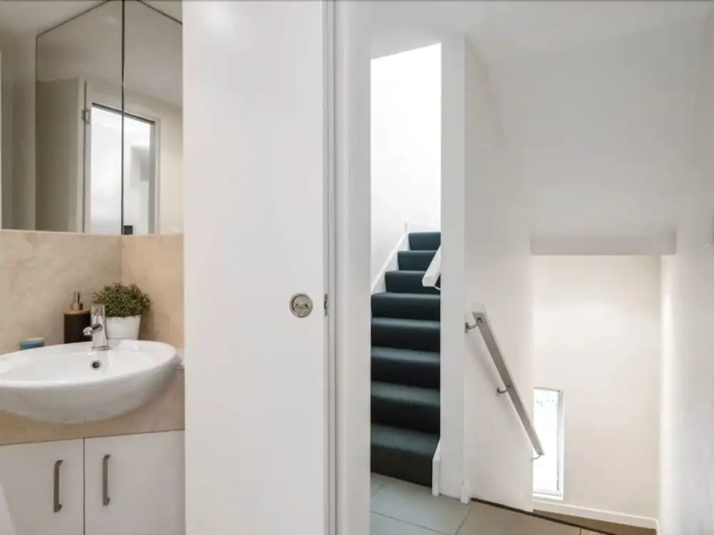 Luxury Townhouse 250m to the Beach