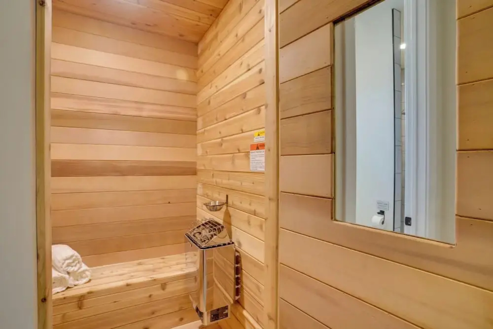 Chic Utah Getaway w/ Fireplace, Sauna & 2 Decks!