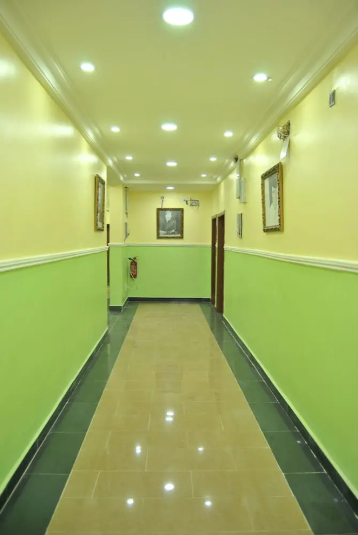 De Royal Legacy Hotel and Suites