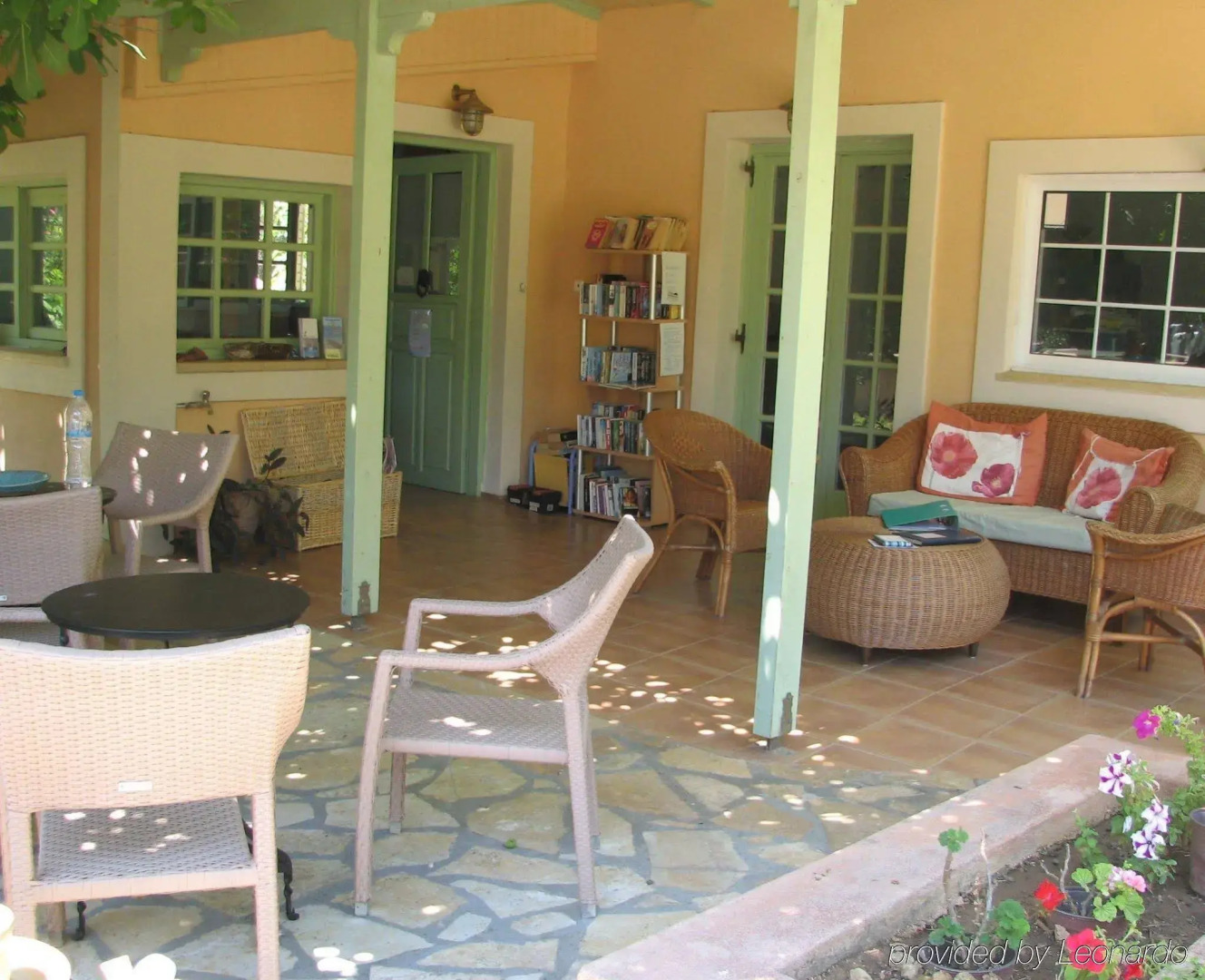 Simatos Apartments and Studios