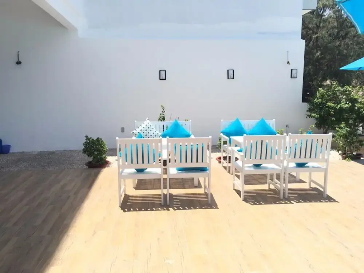 Blue Anchor Lodge & Cafe-Binh Ba Island