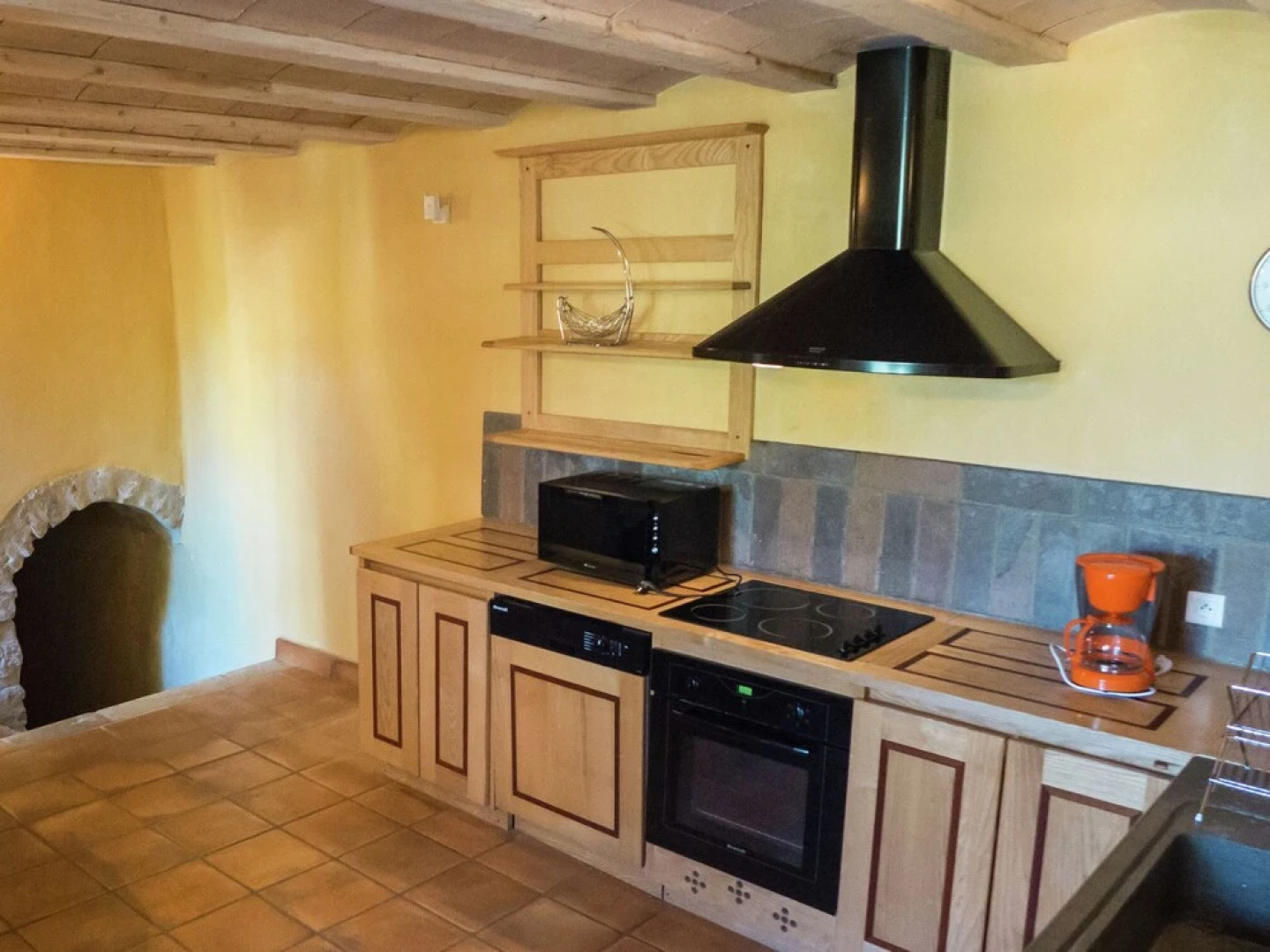 Stylish Villa in Fraissé-des-corbières With Swimming Pool