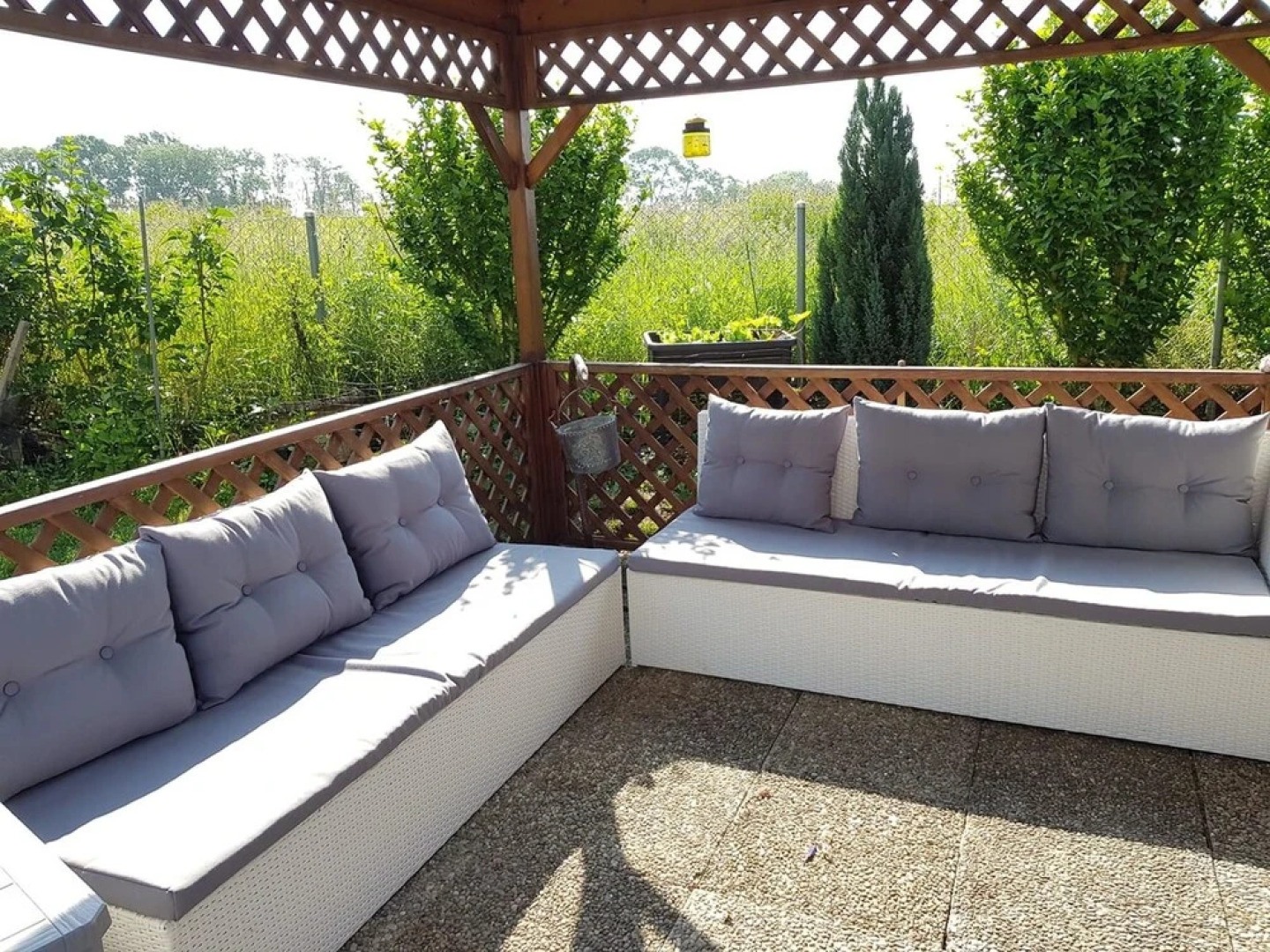 Studio in Bevaix, With Pool Access, Enclosed Garden and Wifi