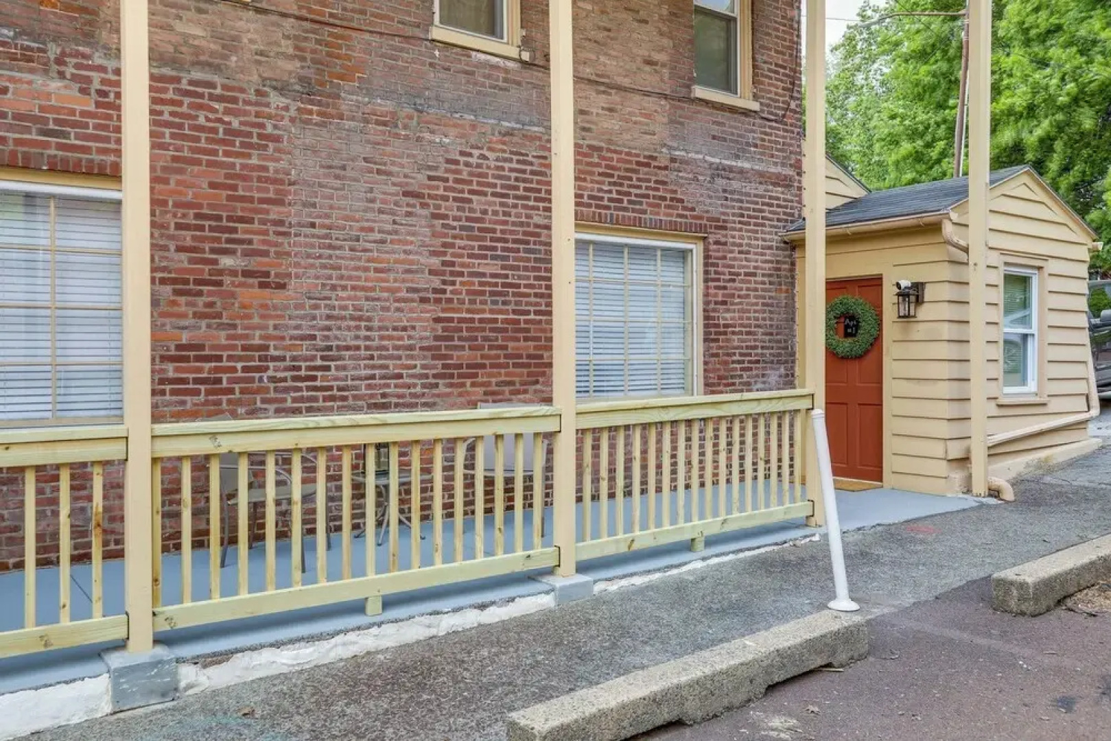 Walk to Restaurants & Shops: Apt in Pennsylvania!