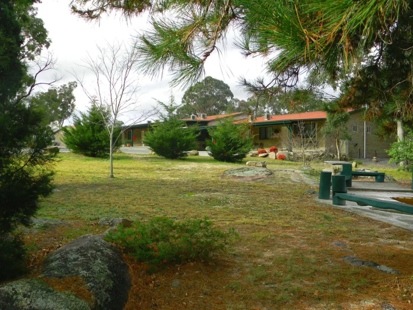 Murray Gardens Cottages & Motel