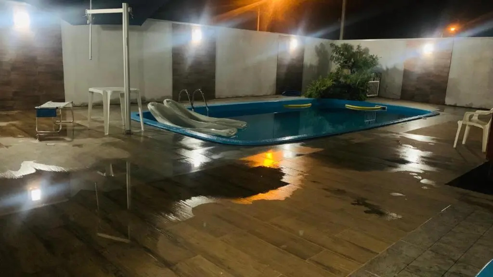 Casa c piscina matinhos S Etiene