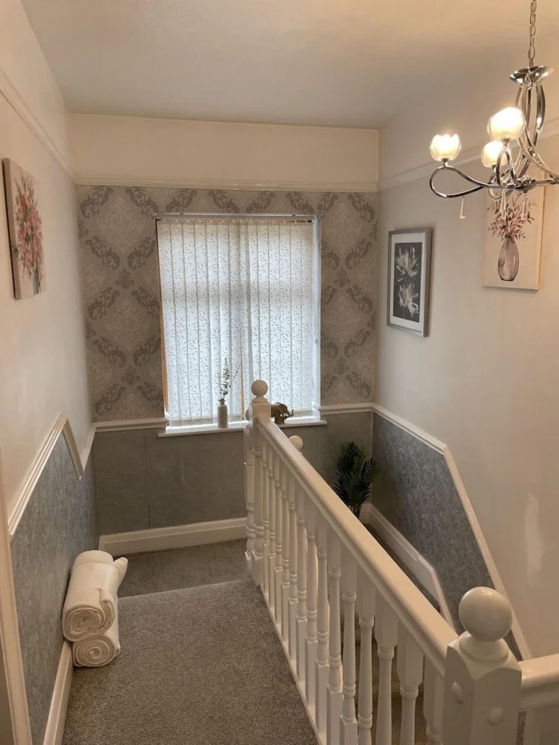 Beautiful 5-bed House in Walsall