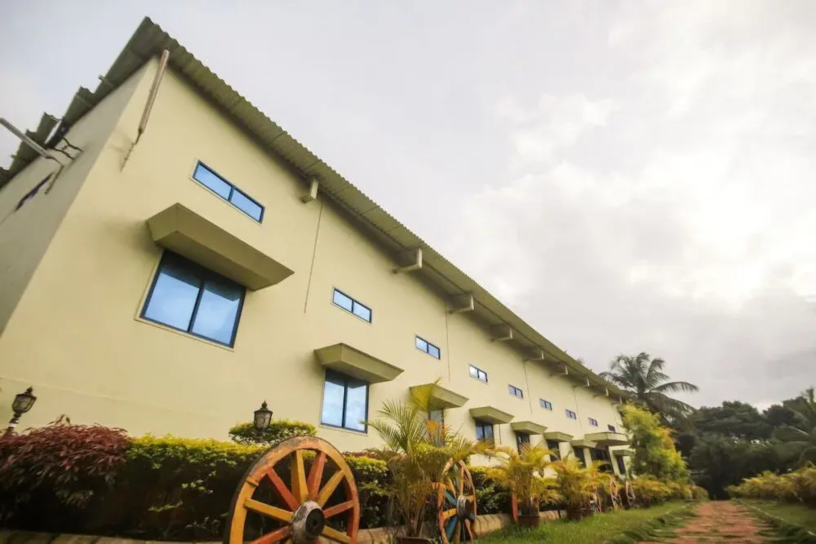 Rashi Farms by OYO Rooms