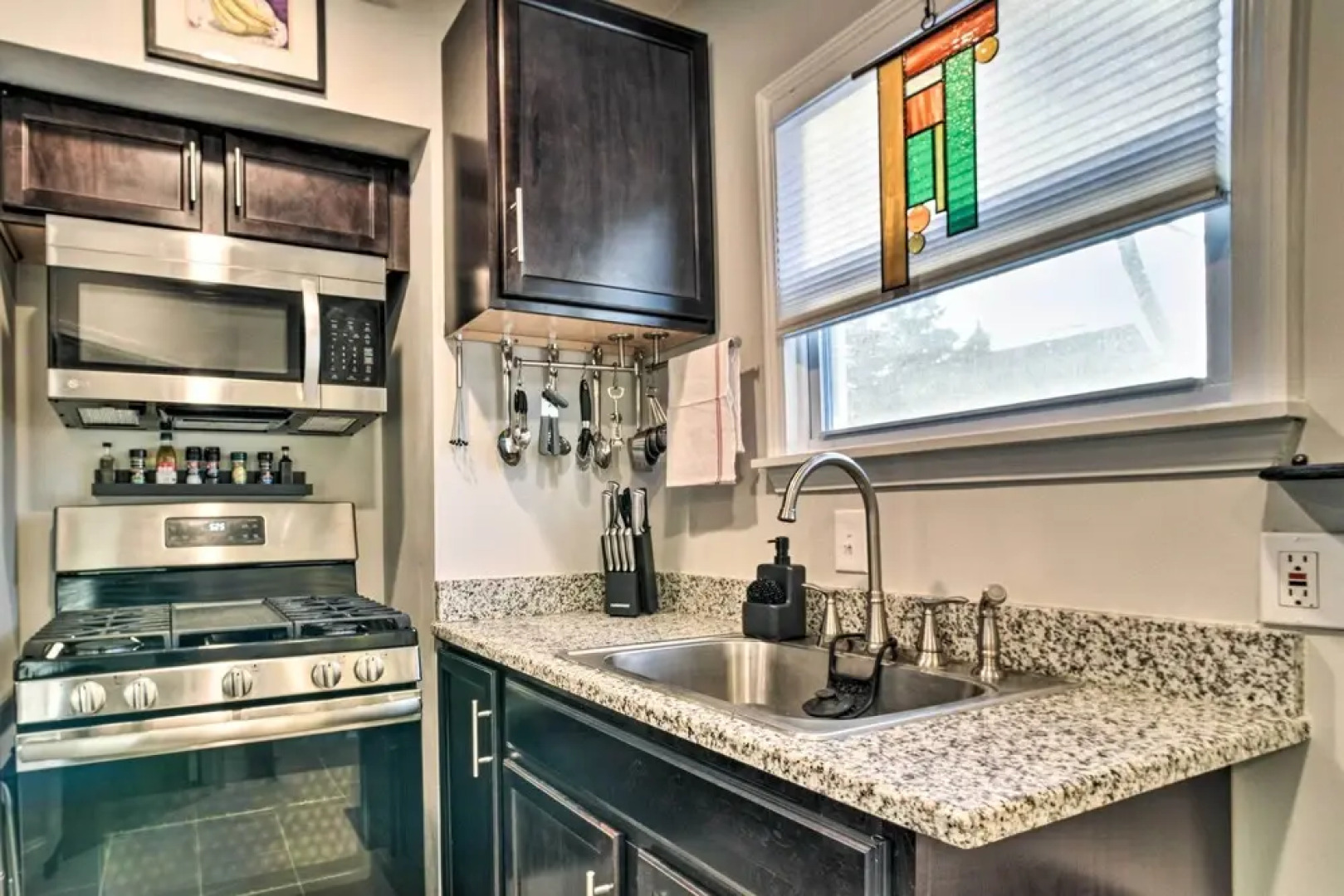 Lovely Dearborn Home w/ Gas Grill & Backyard!